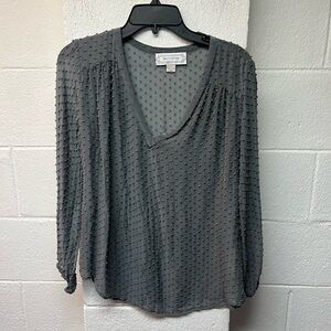 Beyond Vintage Gray Textured Top. Medium